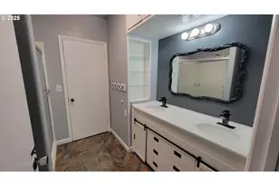 523 SE Rice Ave, Roseburg, OR 97470 - Photo 15