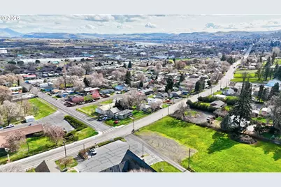 W 10th St, The Dalles, OR 97058 - Photo 15