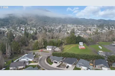 211 SE Woody Ct, Myrtle Creek, OR 97457 - Photo 47