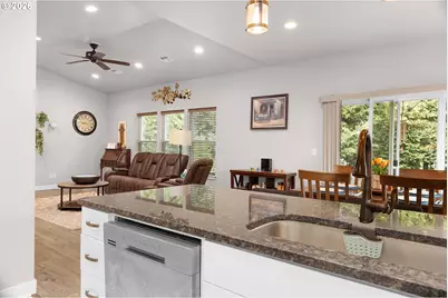 211 SE Woody Ct, Myrtle Creek, OR 97457 - Photo 9