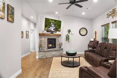 211 SE Woody Ct, Myrtle Creek, OR 97457 - Photo 5