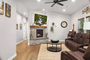 211 SE Woody Ct, Myrtle Creek, OR 97457 - Photo 5