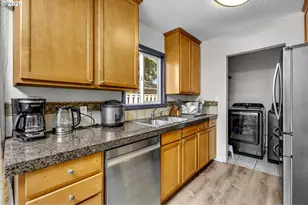 12312 NE Brazee St, Portland, OR 97230 - Photo 11