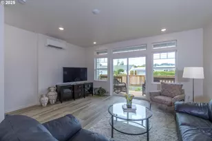 1595 37th St, Florence, OR 97439 - Photo 3