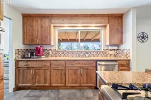 3068 SW Reif Rd, Powell Butte, OR 97753 - Photo 9