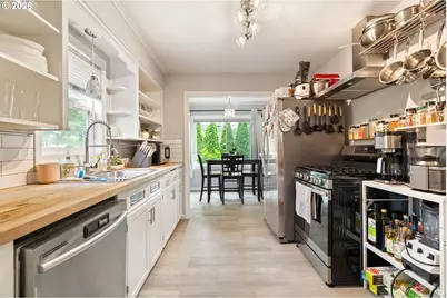 10520 SE Holgate Blvd, Portland, OR 97266 - Photo 9