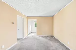 7404 NE Hassalo St, Portland, OR 97213 - Photo 13