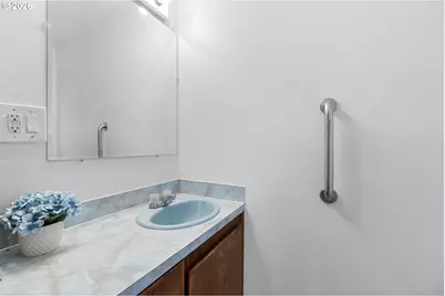 11122 NE Wygant St, Portland, OR 97220 - Photo 31