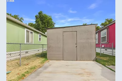 1800 NE 10th St, Hermiston, OR 97838 - Photo 3