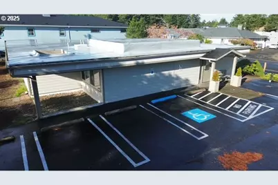 1576 12th St, Florence, OR 97439 - Photo 5