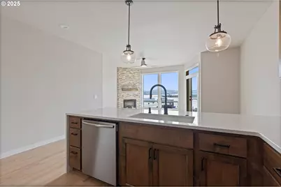 819 SW 13th St #2, Newport, OR 97365 - Photo 3