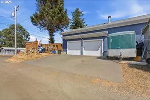 2206 Marion St, North Bend, OR 97459 - Photo 47