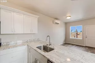 373 SE Kitzmiller Dr, Dallas, OR 97338 - Photo 3