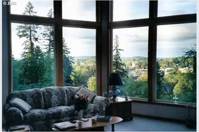 301 Edgewood Dr, Silverton, OR 97381 - Photo 3