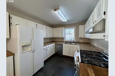 260 NW Heisler St, Dufur, OR 97021 - Photo 3