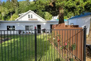 160 Spring St, Gardiner, OR 97441 - Photo 3