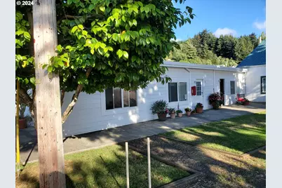 160 Spring St, Gardiner, OR 97441 - Photo 5