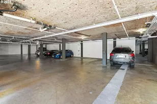 2393 SW Park Pl, Portland, OR 97205 - Photo 37