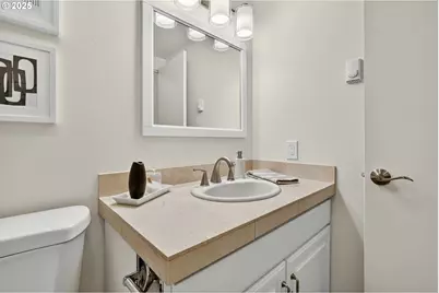 2393 SW Park Pl #210, Portland, OR 97205 - Photo 31