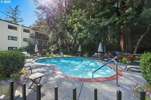 2393 SW Park Pl, Portland, OR 97205 - Photo 35