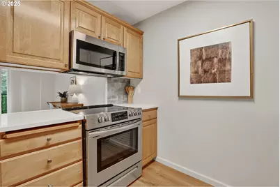 2393 SW Park Pl #210, Portland, OR 97205 - Photo 17