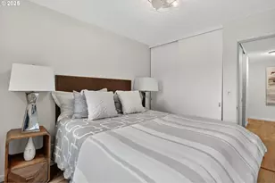 2393 SW Park Pl, Portland, OR 97205 - Photo 27