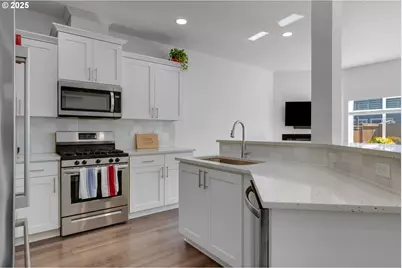 2721 S Magnolia Dr, Cornelius, OR 97113 - Photo 13