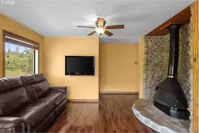 3915 Massee Grade Rd, Hood River, OR 97031 - Photo 11