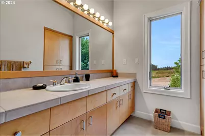 18200 NE Sunrise Peaks Ln, Hillsboro, OR 97123 - Photo 33
