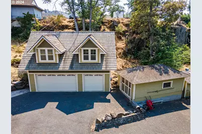 608 W 6th St, The Dalles, OR 97058 - Photo 5