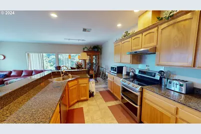 94244 10th St, Gold Beach, OR 97444 - Photo 11