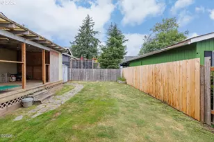 806 NE Douglas St, Newport, OR 97365 - Photo 25