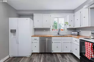 806 NE Douglas St, Newport, OR 97365 - Photo 9