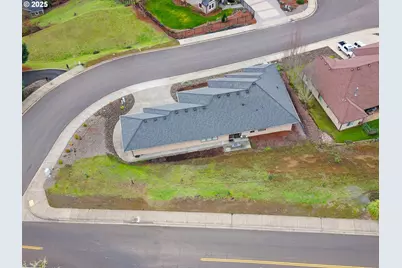 1518 NE Vista Fe Ct, Roseburg, OR 97470 - Photo 9