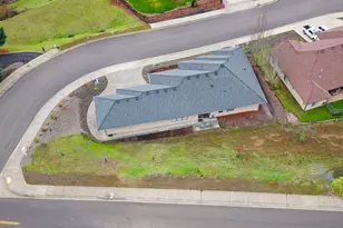 1518 NE Vista Fe Ct, Roseburg, OR 97470 - Photo 9