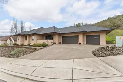1518 NE Vista Fe Ct, Roseburg, OR 97470 - Photo 3