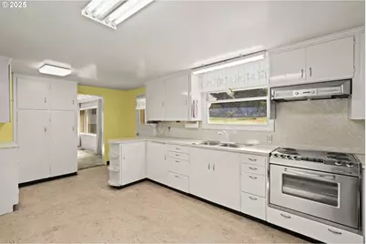 28155 Andy Riggs Rd, Grand Ronde, OR 97347 - Photo 9