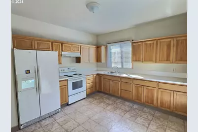 4713 N Commercial Ave, Portland, OR 97217 - Photo 3