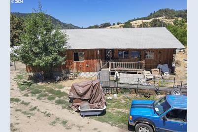 194 E Willis Creek Rd, Winston, OR 97496 - Photo 1