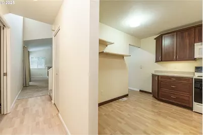 17760 NW Rolling Hill Ln, Beaverton, OR 97006 - Photo 3