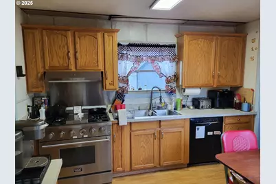 634 E Main St, Sheridan, OR 97378 - Photo 9