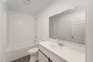 1237 SE Washington Ave, Roseburg, OR 97470 - Photo 13