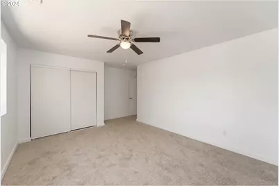 1237 SE Washington Ave, Roseburg, OR 97470 - Photo 17