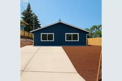 1237 SE Washington Ave, Roseburg, OR 97470 - Photo 1