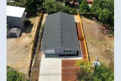 1237 SE Washington Ave, Roseburg, OR 97470 - Photo 25