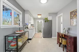 221 SE 109th Ave, Portland, OR 97216 - Photo 5