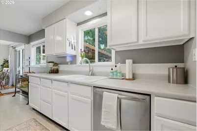 221 SE 109th Ave, Portland, OR 97216 - Photo 19