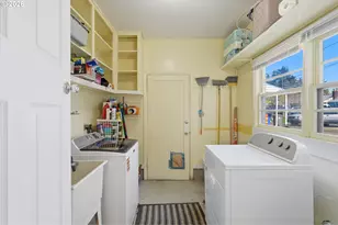 221 SE 109th Ave, Portland, OR 97216 - Photo 21