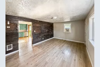680 S 5th St, Harrisburg, OR 97446 - Photo 3