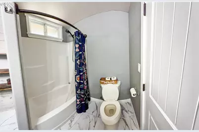 680 S 5th St, Harrisburg, OR 97446 - Photo 11